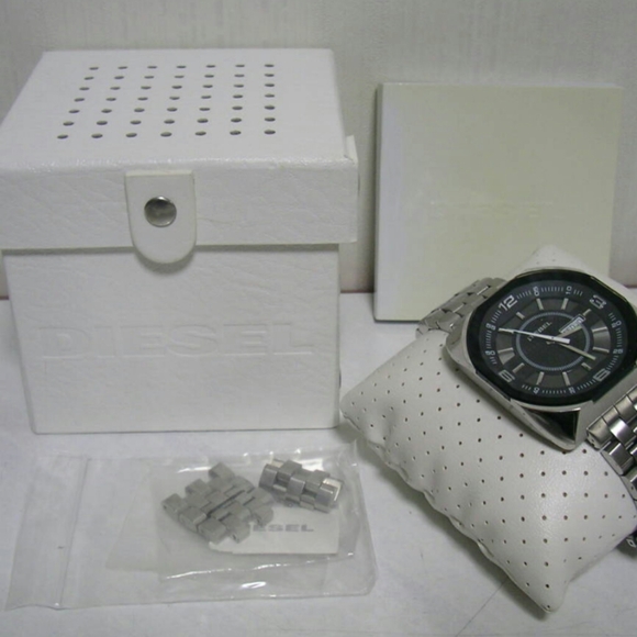 ☆DIESEL BIG FACED WATCH☆ - Picture 5 of 6